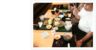 �����łƂ񂩂�H�ׂ�A�����J�l